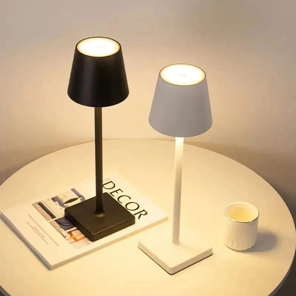 Luminária Portátil de Mesa Preta Marcella