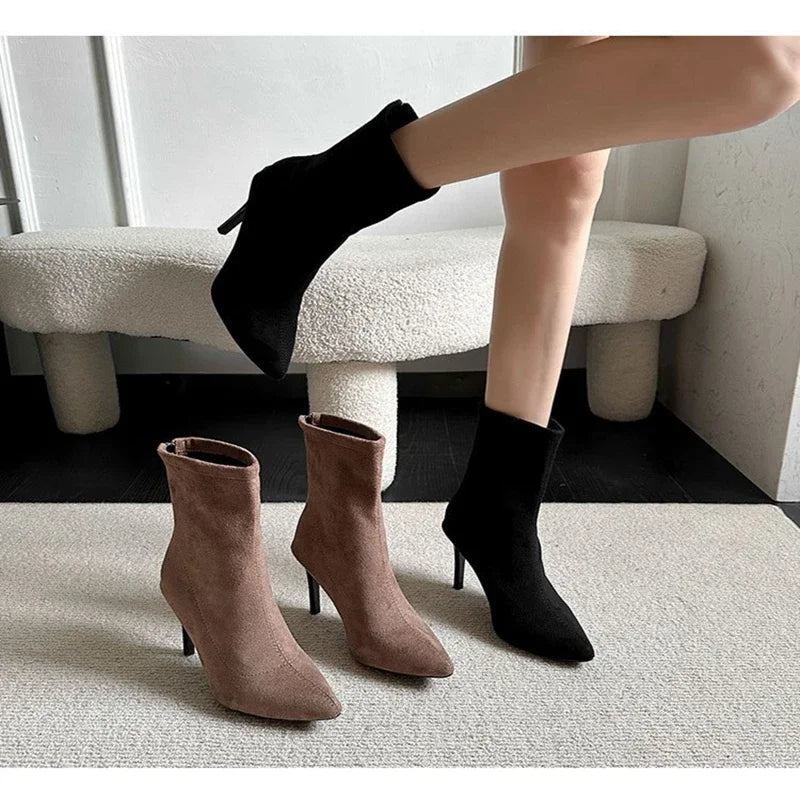 Botas Velvet Charm - Sofisticação e Conforto